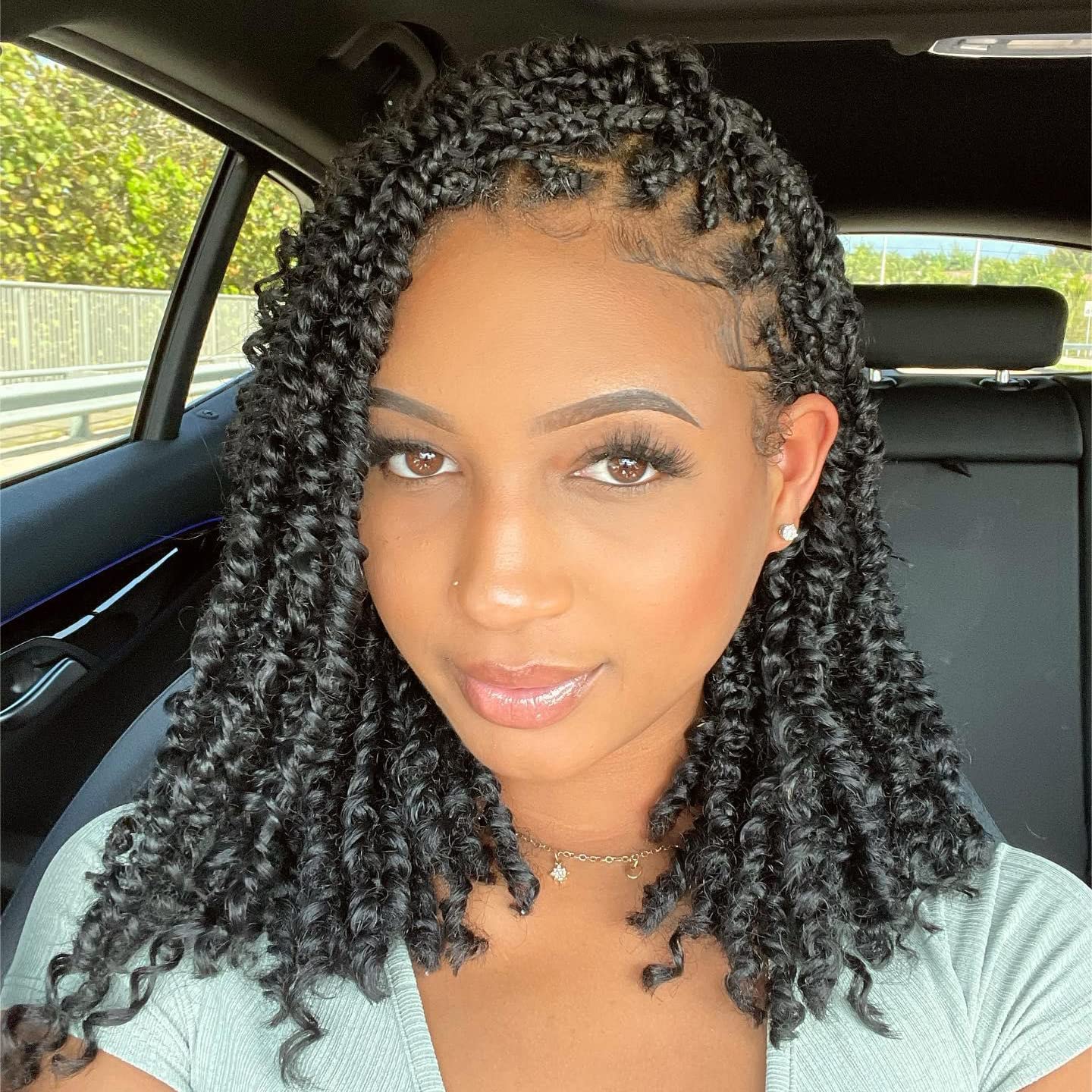 GlamTwirl – Effortless Updos in Seconds, Anytime, Anywhere
