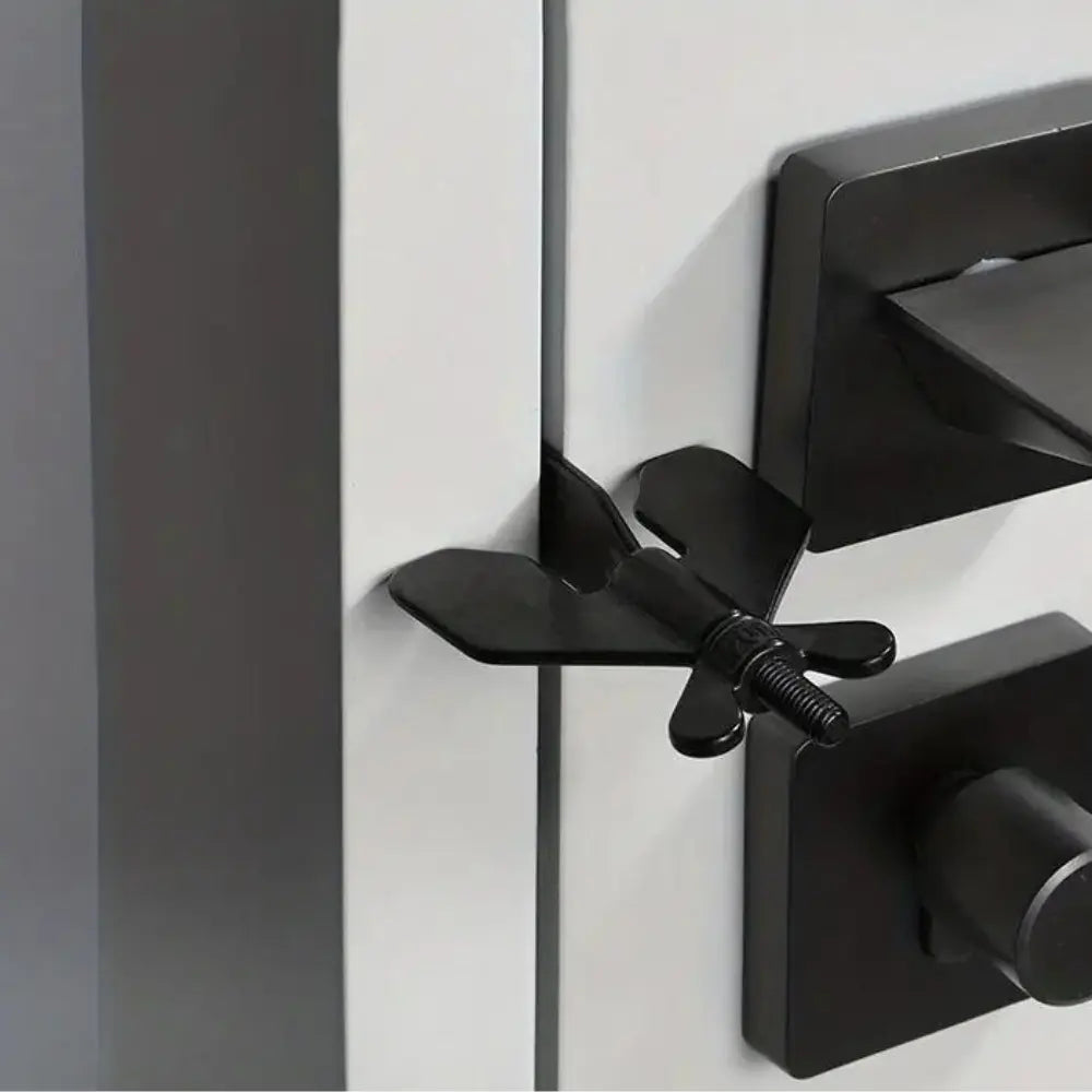 SafeStay – Your portable door security for on the go!