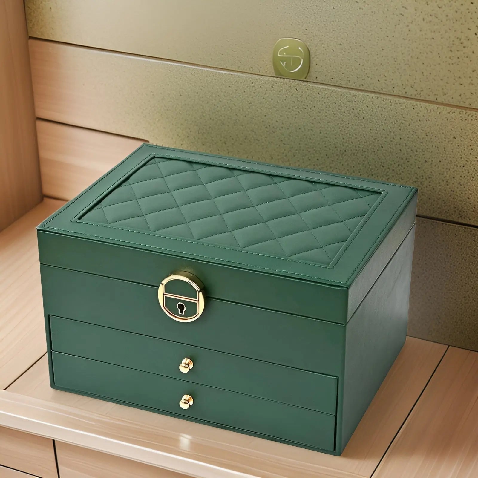 LuxeTrove – Stylish Jewelry Organizer with a Touch of Luxury