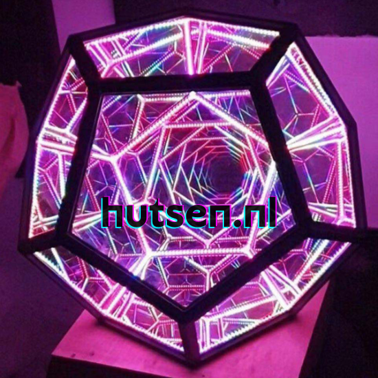 CosmoGlow – Futuristic Dodecahedron Lamp with Depth Effect