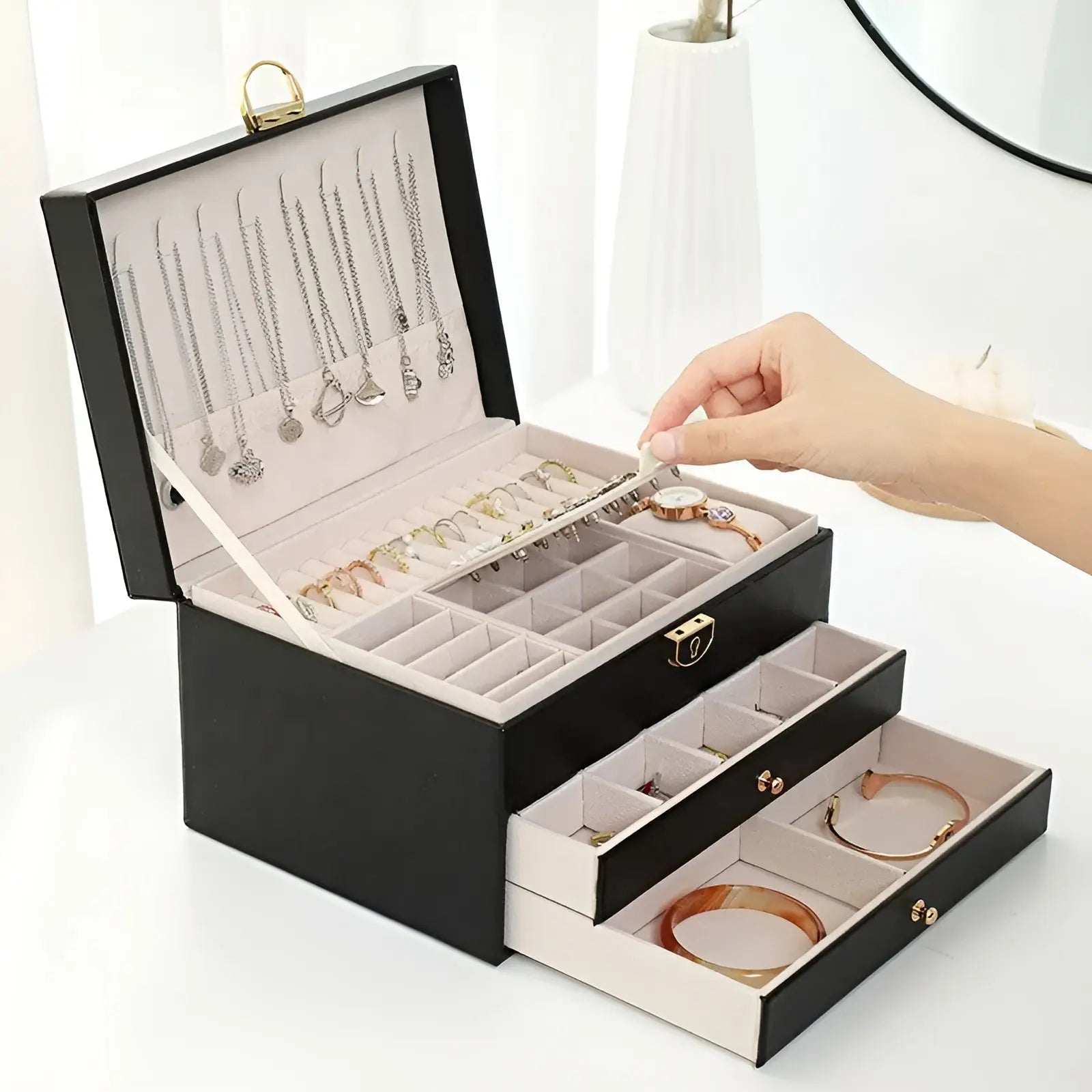 LuxeTrove – Stylish Jewelry Organizer with a Touch of Luxury