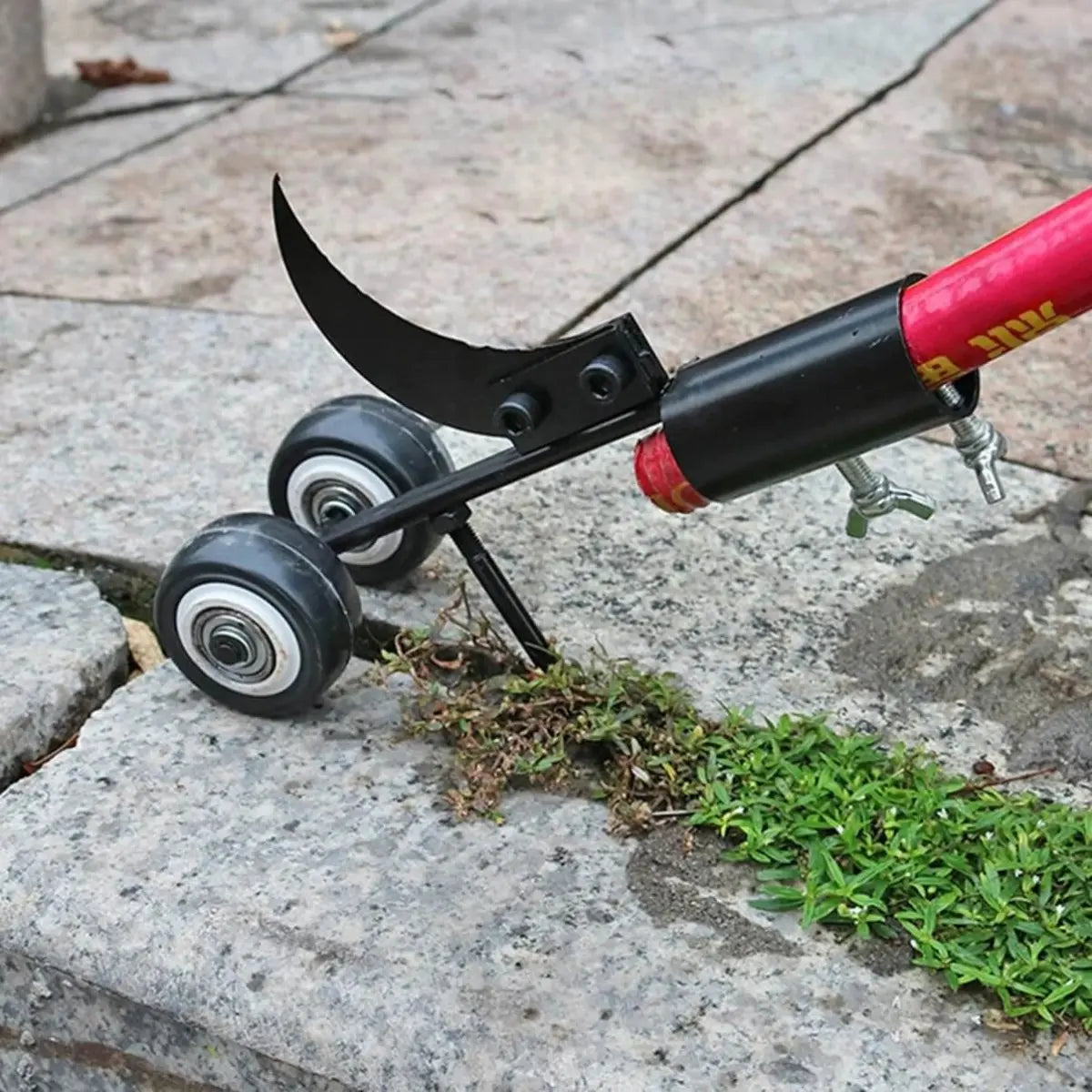 GartenBlitz – Back-Friendly Weed Removal for Neat Paths