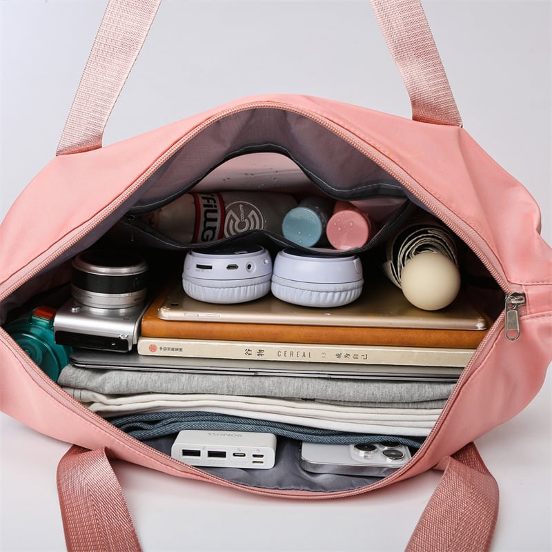 RollAway – Lightweight Rolling Luggage with Wet-Dry Separation