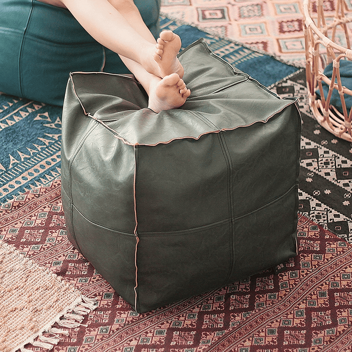 SpaceSeat – Seat meets storage space, perfectly hidden!