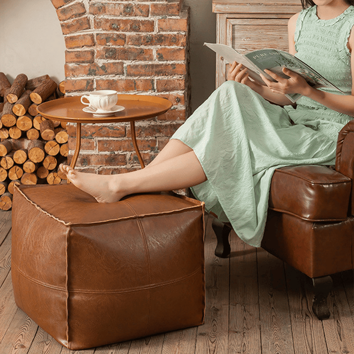 SpaceSeat – Seat meets storage space, perfectly hidden!