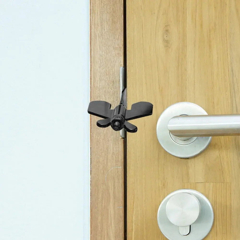 SafeStay – Your portable door security for on the go!